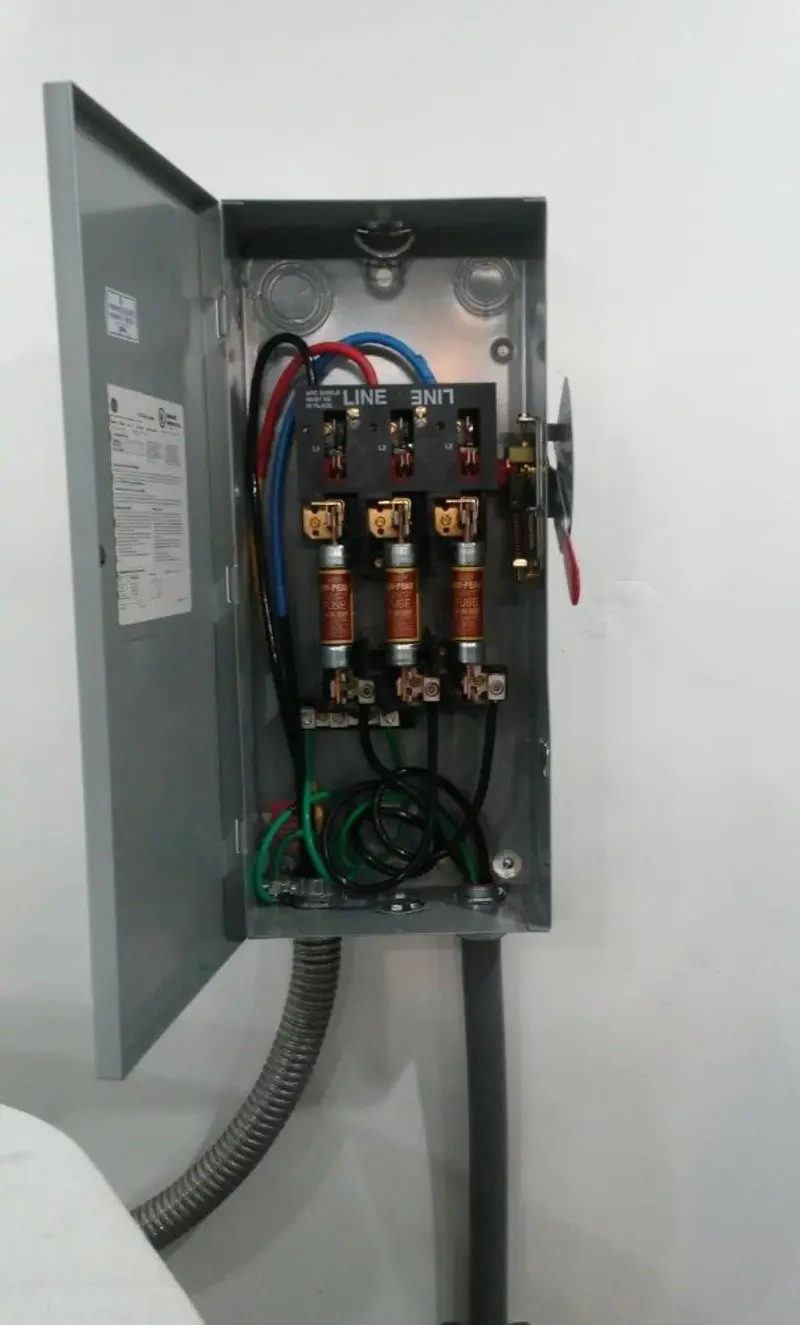 Three-phase disconnect switch installed for Smoke Detector Installation in McKenzie